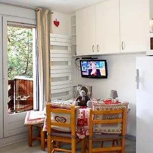 https://studio-marc-v.hotels-rhonealpes.com